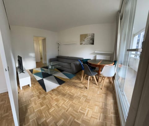 Cozy 1BR apartment, 5mn to métro, in La Défense Apartment in Puteaux