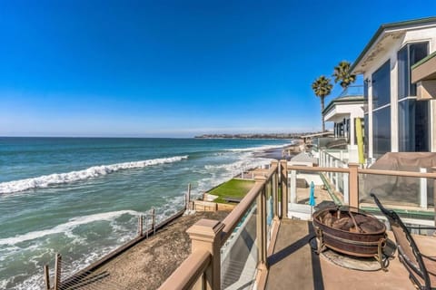 Massive 5 bedroom overlooking the water House in Capistrano Beach
