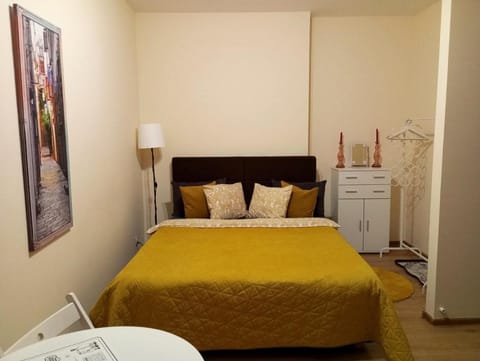 Bed, Photo of the whole room, Seating area