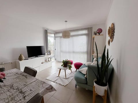 Communal lounge/ TV room, TV and multimedia, Living room
