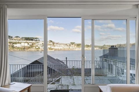 Apartment Sea Views & Terrace on Waters Edge in Polruan Apartment in Fowey