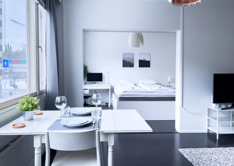 Bed, TV and multimedia, Living room, Seating area, Dining area, Evening entertainment, Bedroom