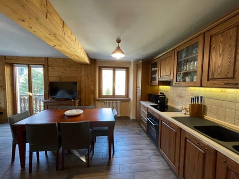 TV and multimedia, Kitchen or kitchenette, Dining area