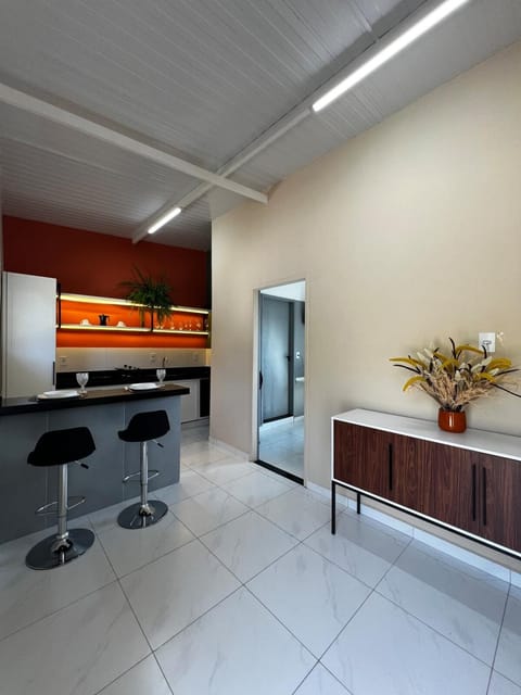 Coffee/tea facilities, Kitchen or kitchenette, Dining area, minibar, stove