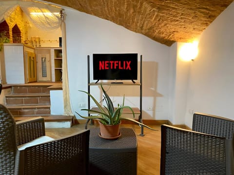 Communal lounge/ TV room, TV and multimedia, Living room, Evening entertainment