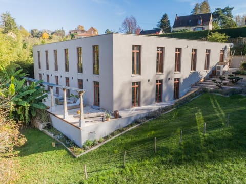 Property building, Facade/entrance, Bird's eye view, Garden view