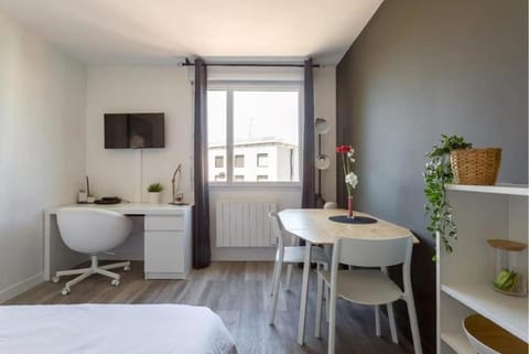 ONE NIGHT in LYON - UNE NUIT à LYON Apartment in Villeurbanne