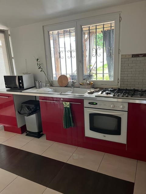 Belle chambre à louer Bed and Breakfast in Île-de-France