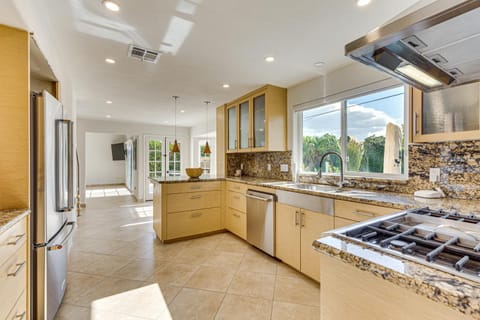 Private Pool and Hot Tub Cathedral City Getaway! House in Cathedral City