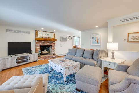 Great for Families! Brewster Home 6 Mi to Beach House in Orleans