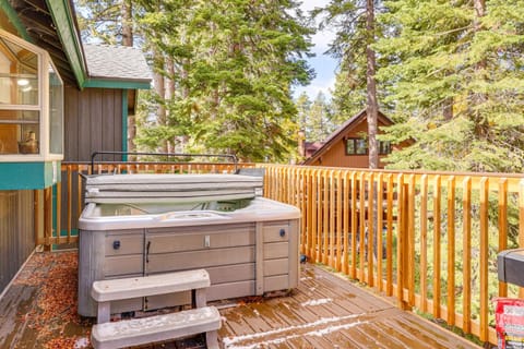 7 Mi to Beach Home with Hot Tub in South Lake Tahoe House in Sierra Nevada