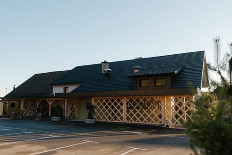 Facade/entrance