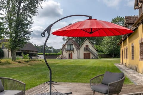 Villa avec piscine en forêt, 2H Paris, 6 Chambres Villa in Centre-Val de Loire