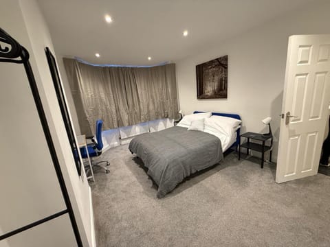 Lodge Causeway 4 bedroom house House in Bristol