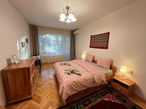 Bed, Bedroom, air conditioner