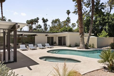 Hugh Kaptur Hideaway Villa House in Indian Wells