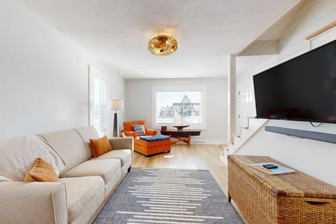 Walk to Beach and Dtwn East Tawas! Lake-View Retreat House in East Tawas