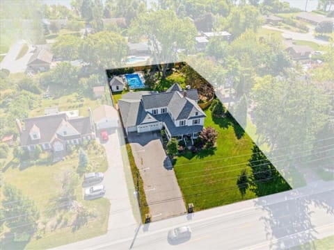 Property building, Day, Neighbourhood, Bird's eye view, Parking