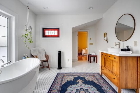 Bathroom, Bath, towels