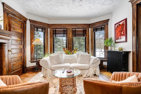 Communal lounge/ TV room, Living room, Seating area