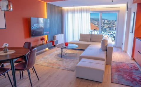 Communal lounge/ TV room, TV and multimedia, Living room, Seating area, Dining area