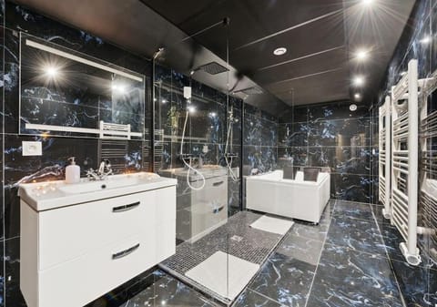 Love Room - Suite avec jacuzzi et sauna privatif Apartment in Corbeil-Essonnes