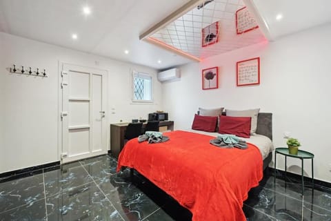 Love Room - Suite avec jacuzzi et sauna privatif Apartment in Corbeil-Essonnes