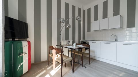 TV and multimedia, Kitchen or kitchenette, Dining area