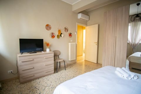 Bed, Photo of the whole room, Bedroom, towels, wardrobe, air conditioner