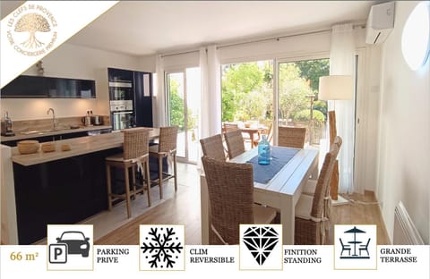 Kitchen or kitchenette, Living room, Seating area, Dining area