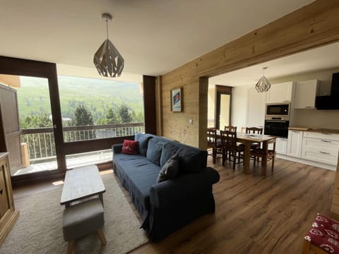 Bed, Living room, fireplace, furniture, kitchen