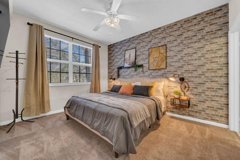 Modern 2BR2BA w King Bed, Pools Gym #1 Apartment in Westchase