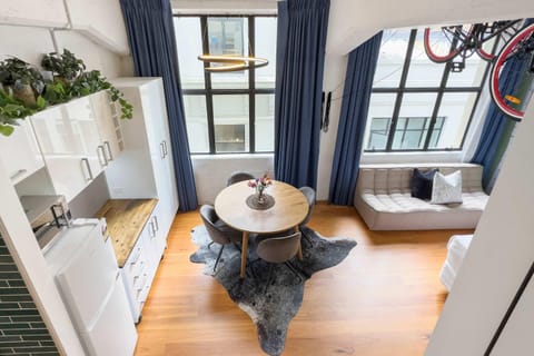 Kitchen or kitchenette, Living room, Seating area, Dining area