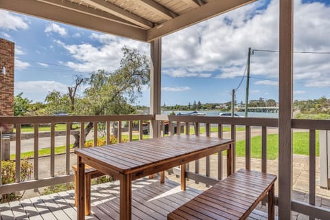 Patio, View (from property/room), Balcony/Terrace, Dining area, Garden view, River view