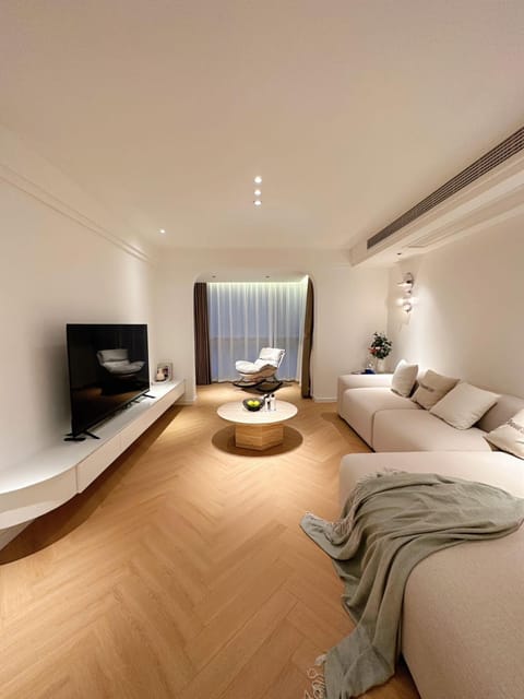 Bed, TV and multimedia, Living room, Photo of the whole room, Seating area, Bedroom, towels