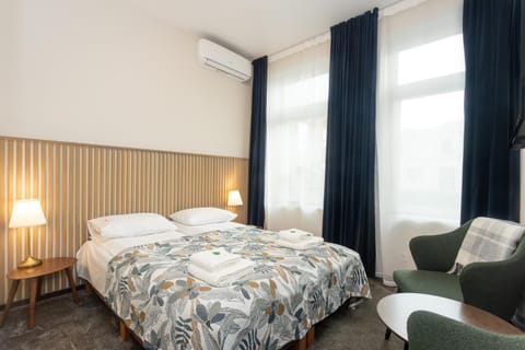 Bed, Photo of the whole room, Seating area, Bedroom, air conditioner