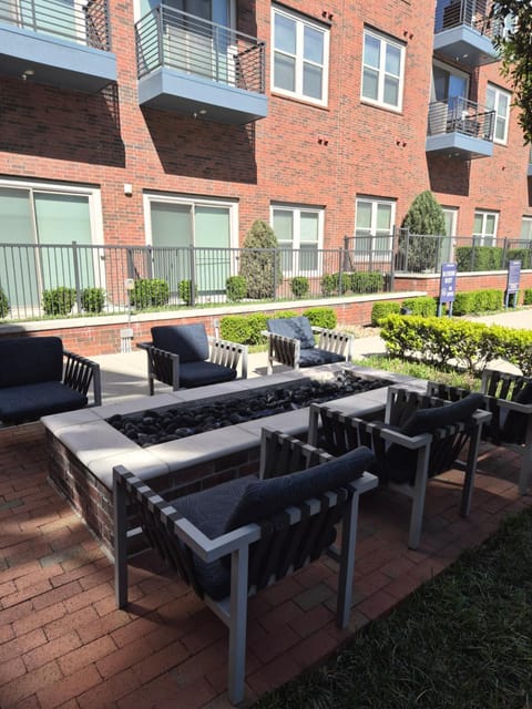 Modern 2 bd pool 2bath World Cup and Universal kids Resort 5 mins Away Apartment in Little Elm