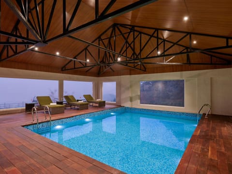 Pool view, Swimming pool, sunbed