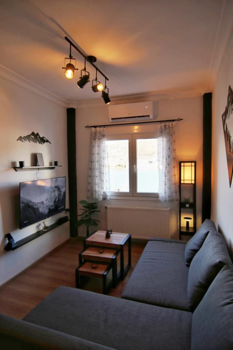 Communal lounge/ TV room, TV and multimedia, Living room, Photo of the whole room, Seating area