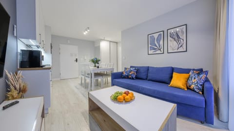 TV and multimedia, Kitchen or kitchenette, Living room, Seating area, Dining area