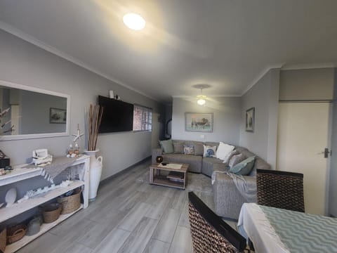 Communal lounge/ TV room, Decorative detail, Dining area