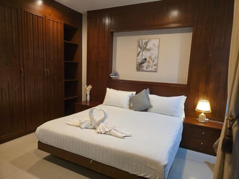 Bed, Bedroom, towels, wardrobe