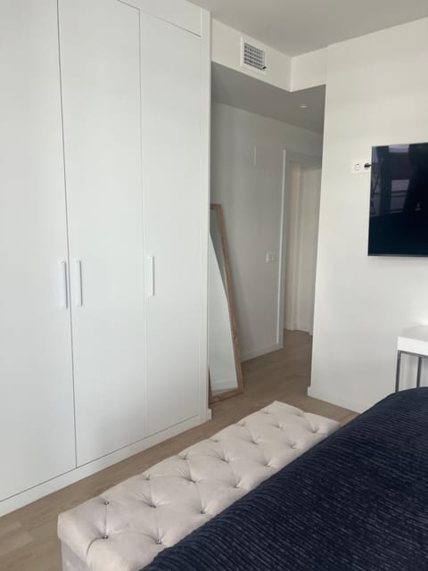 Habitación En Casa de Familia Room in family home Solamente para personas tranquilas Only quiet people Vacation rental in Marbella