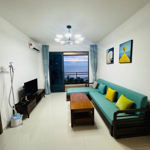 Communal lounge/ TV room, TV and multimedia, Living room, Seating area, Evening entertainment, air conditioner