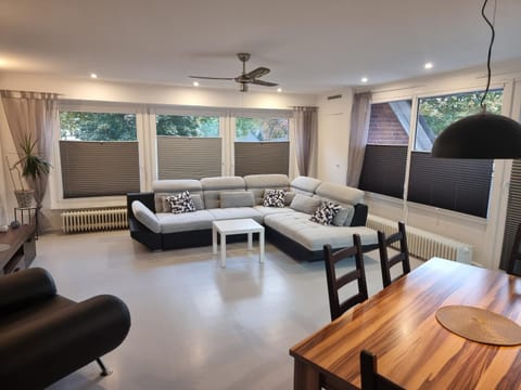 TV and multimedia, Living room, Dining area