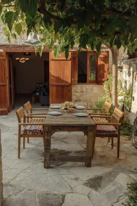 Patio, Dining area