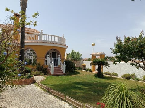 Property building, Day, Garden, Garden, Garden view