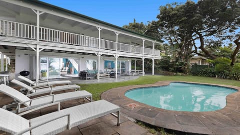 Property building, Patio, Garden, View (from property/room), Balcony/Terrace, Garden view, Pool view, Swimming pool, sunbed