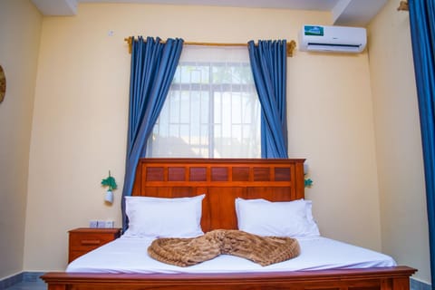 Bedroom, air conditioner