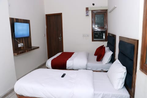 Bed, TV and multimedia, Photo of the whole room, Bedroom, air conditioner